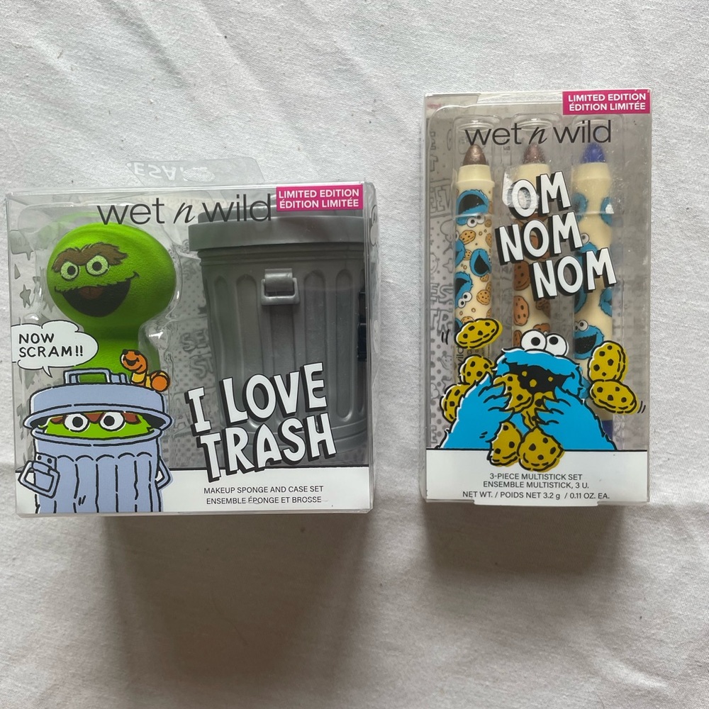 Sesame Street X Wet 'n Wild makeup sponge case Oscar the Grouch/Cookie monster